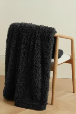 Futrzany Koc Włochacz YETI Czarny