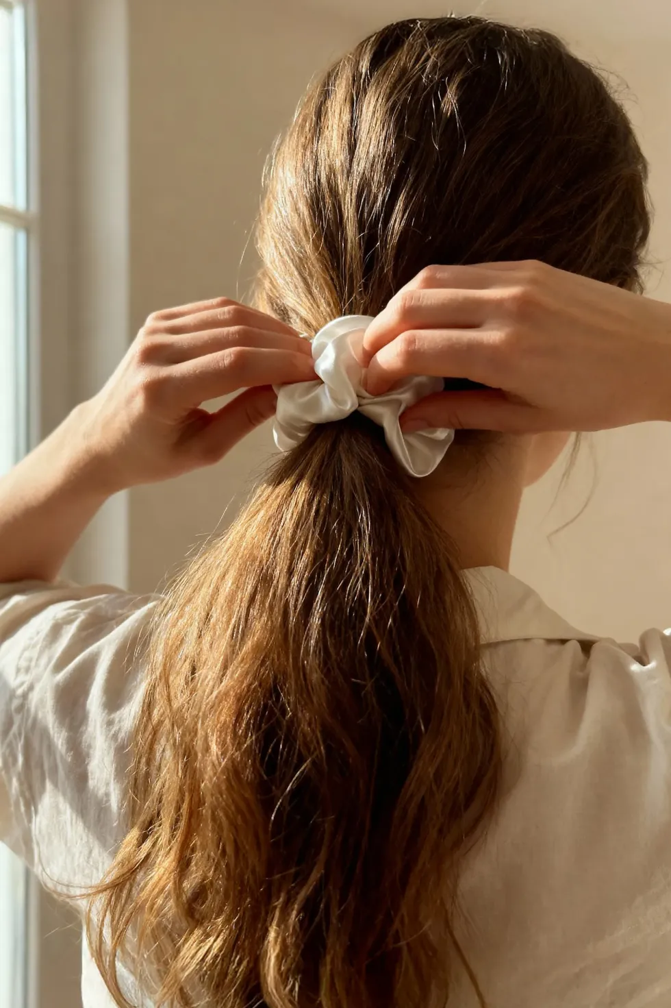 Gumka do Włosów z Jedwabiu Scrunchie Biały