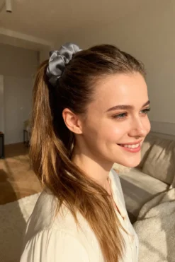 Gumka do Włosów z Jedwabiu Scrunchie Szary