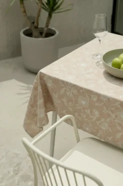 Obrus Ogrodowy Wodoodporny w Kwiaty GAIA Beige Flower Beżowy