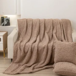 Poszewka z Bukli Baranek Dreamy Boucle Brązowy