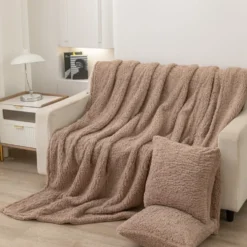 Poszewka z Bukli Baranek Dreamy Boucle Brązowy