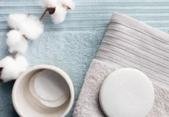 Ręcznik Frotte Vela z Modalem z Ozdobną Bordiurą 550g/m2 Srebrny