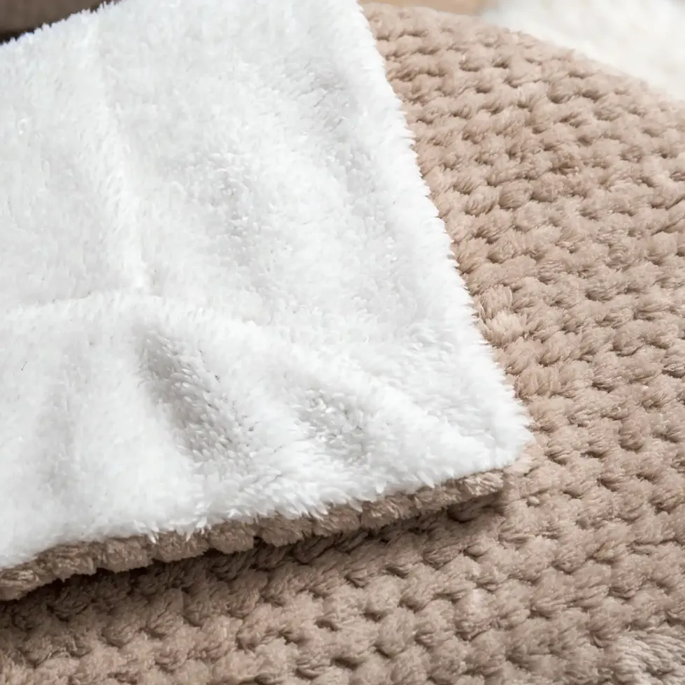 Taupe Koc Z Mikrofibry Baranek Sherpa