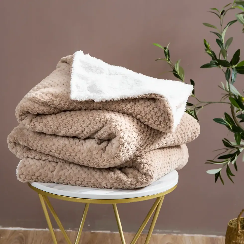 Taupe Koc Z Mikrofibry Baranek Sherpa