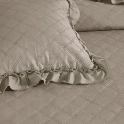 Taupe Narzuta Pikowana Z Falbanką RUFFY