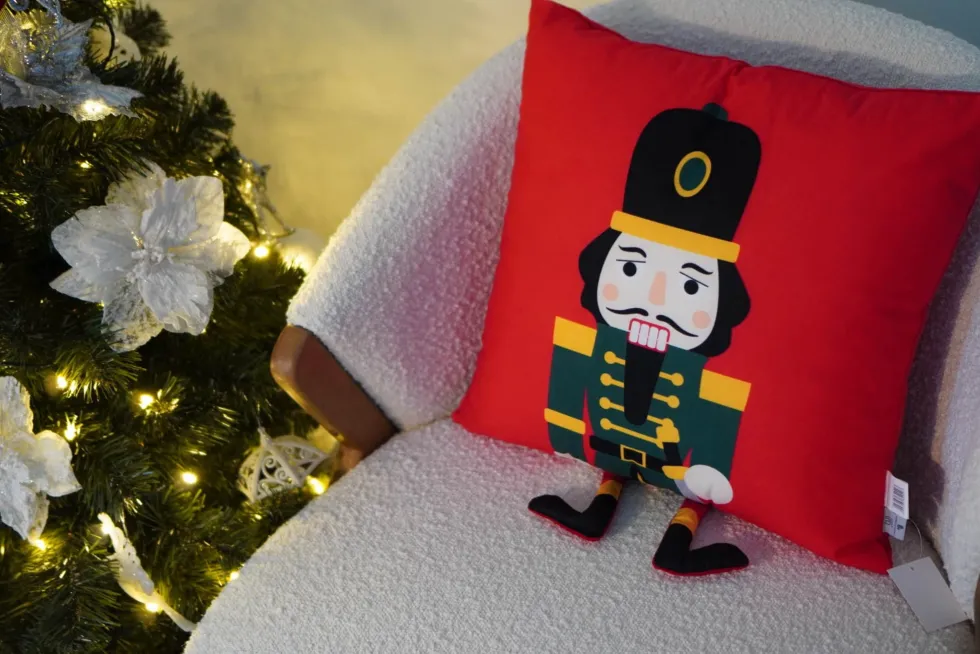 Welurowa Poszewka Świąteczna Nut Cracker Czerwony