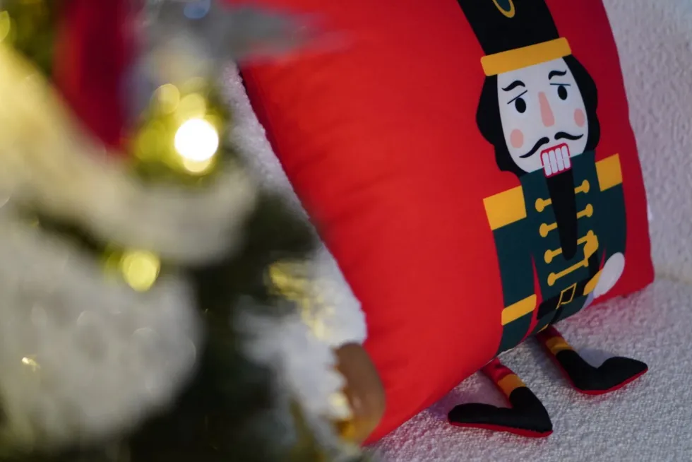 Welurowa Poszewka Świąteczna Nut Cracker Czerwony